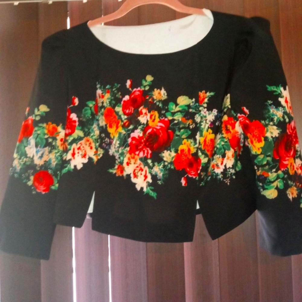 Floral Black Cropped Blouse